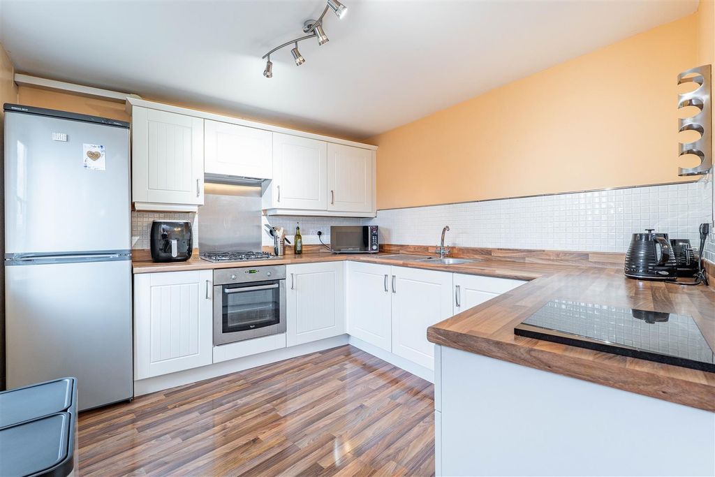 Property photo 3 of 24 Kitchen/Dining Room