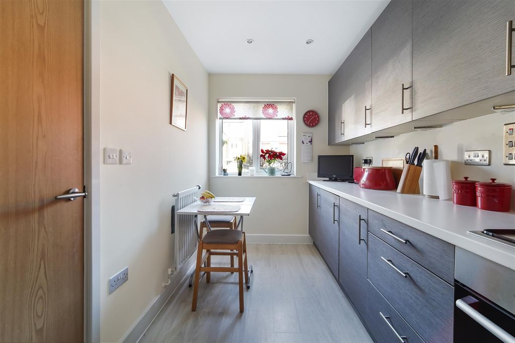 Property photo 3 of 14 Sherwood Way