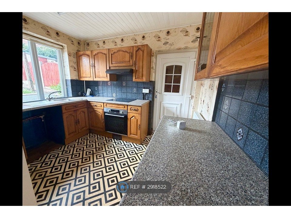 Property photo 3 of 8 Kitchen