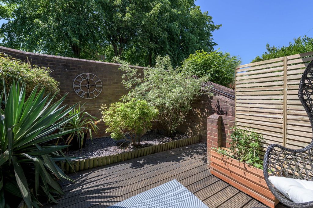 Property photo 1 of 23