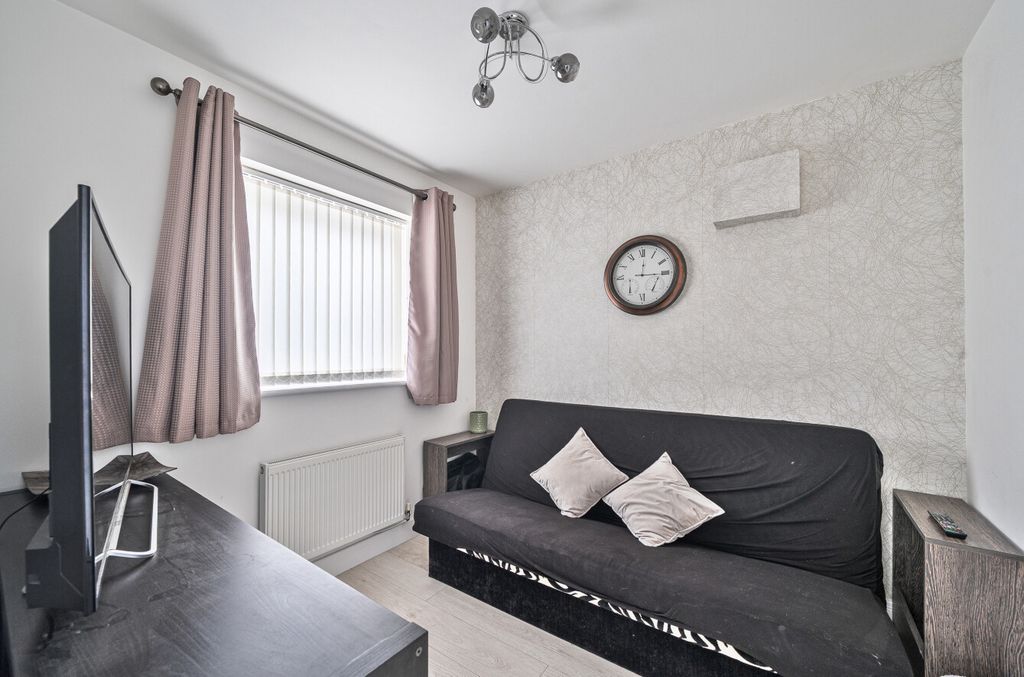 Property photo 3 of 21 1406017-8-6980786...