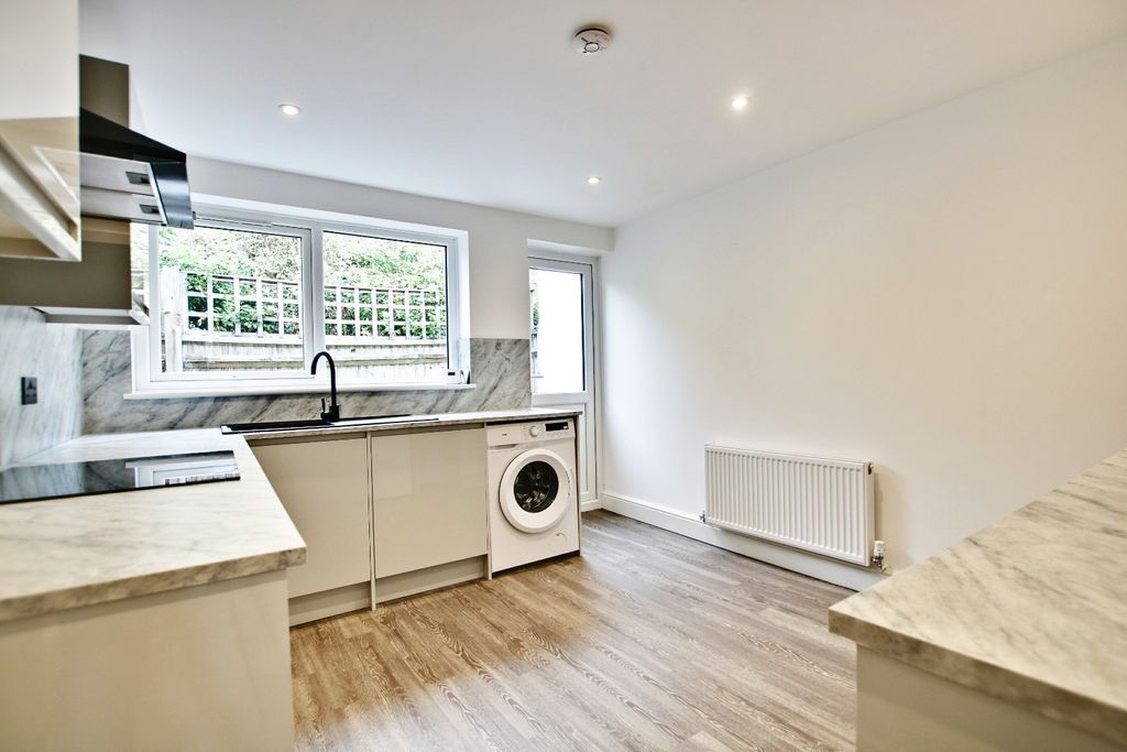 Property photo 2 of 9 5336041