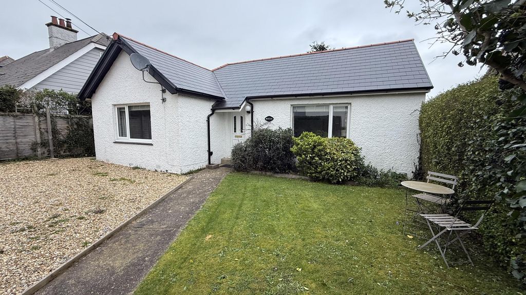 Property photo 1 of 18 Front (Exterior)