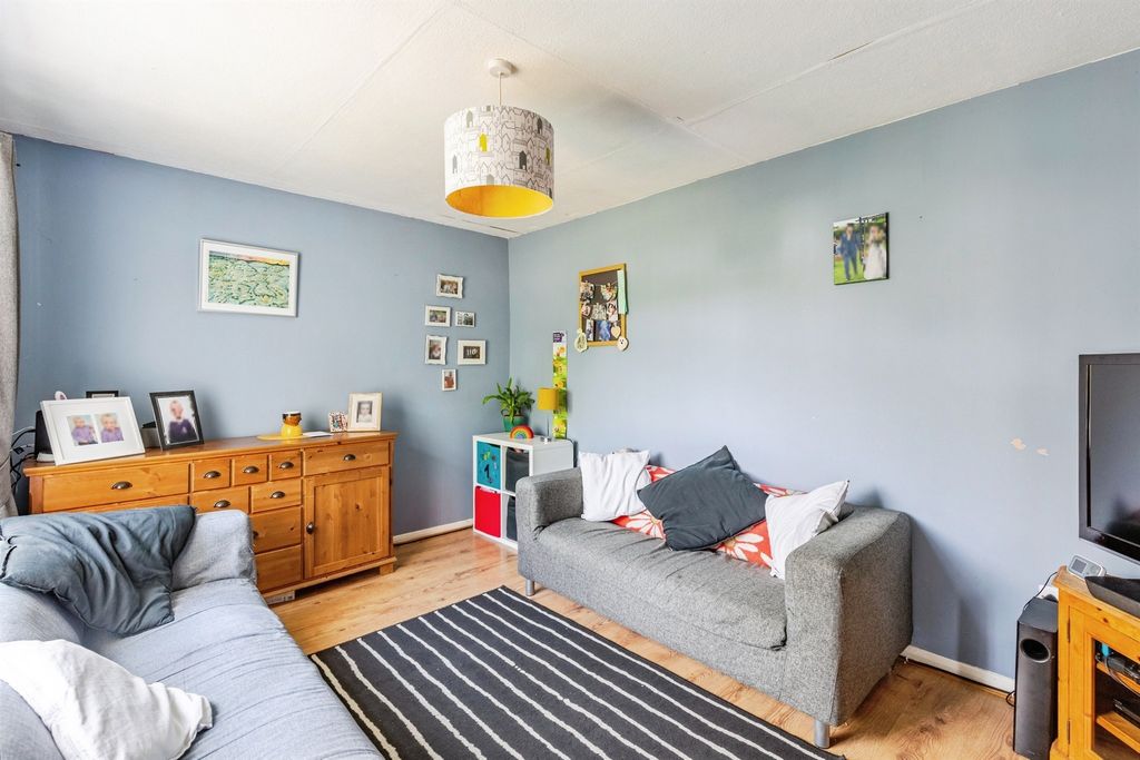 Property photo 3 of 17