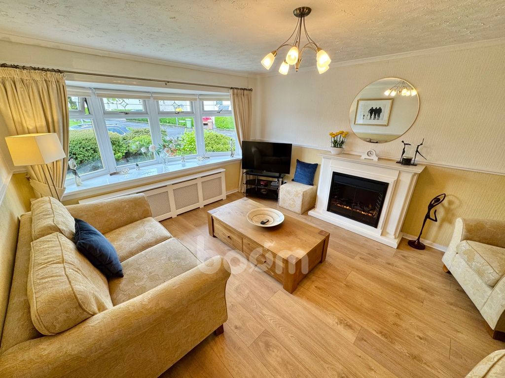 Property photo 2 of 26 Lochlibo Terrace, Barrhead Lounge