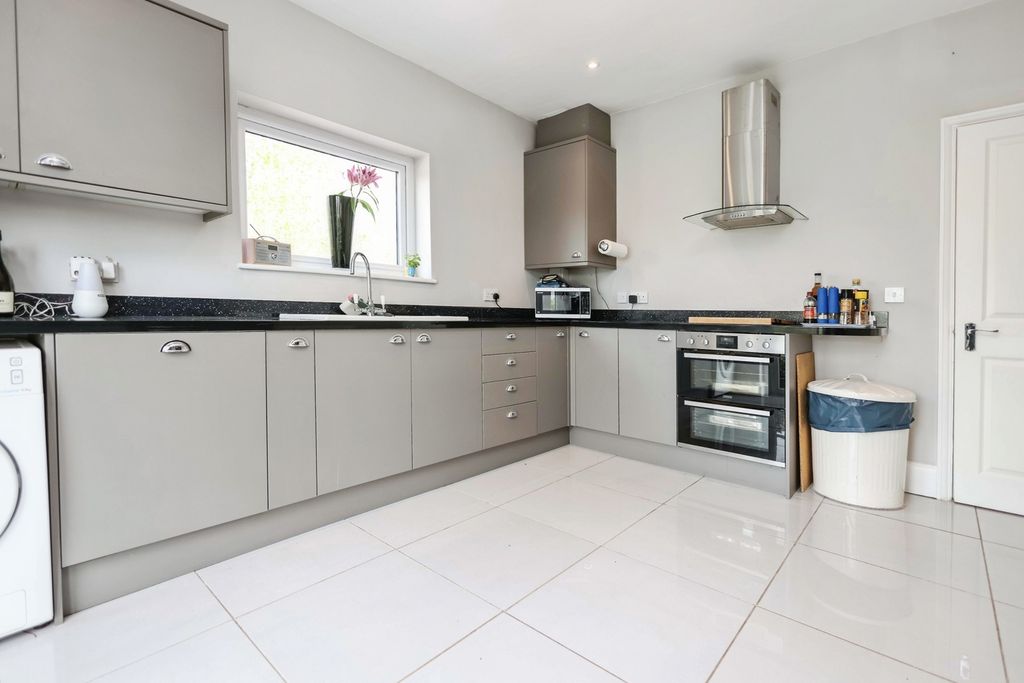 Property photo 2 of 20 Kitchen