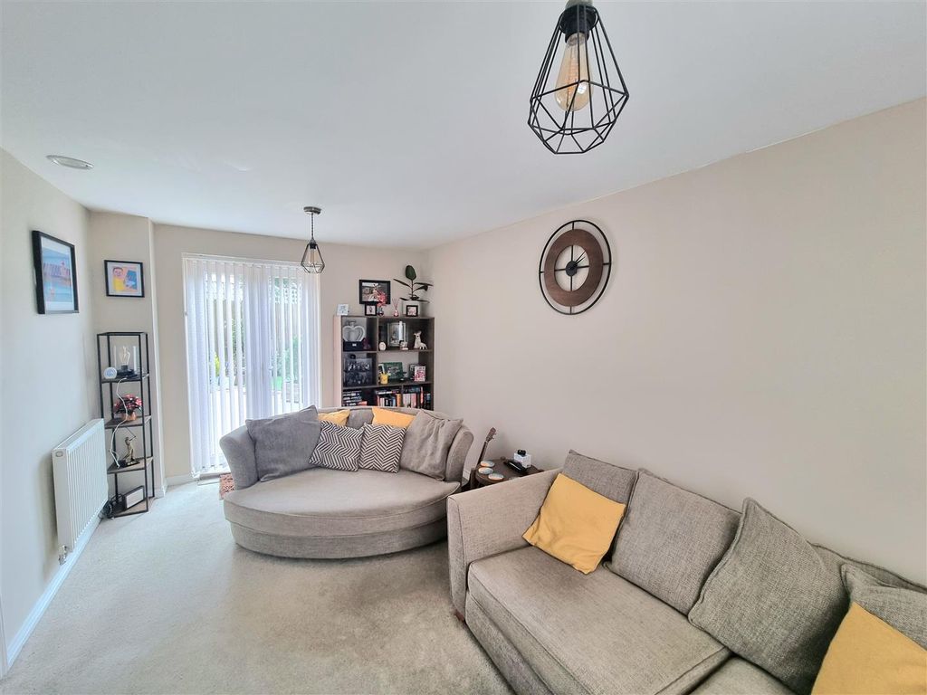 Property photo 3 of 19 Living Room