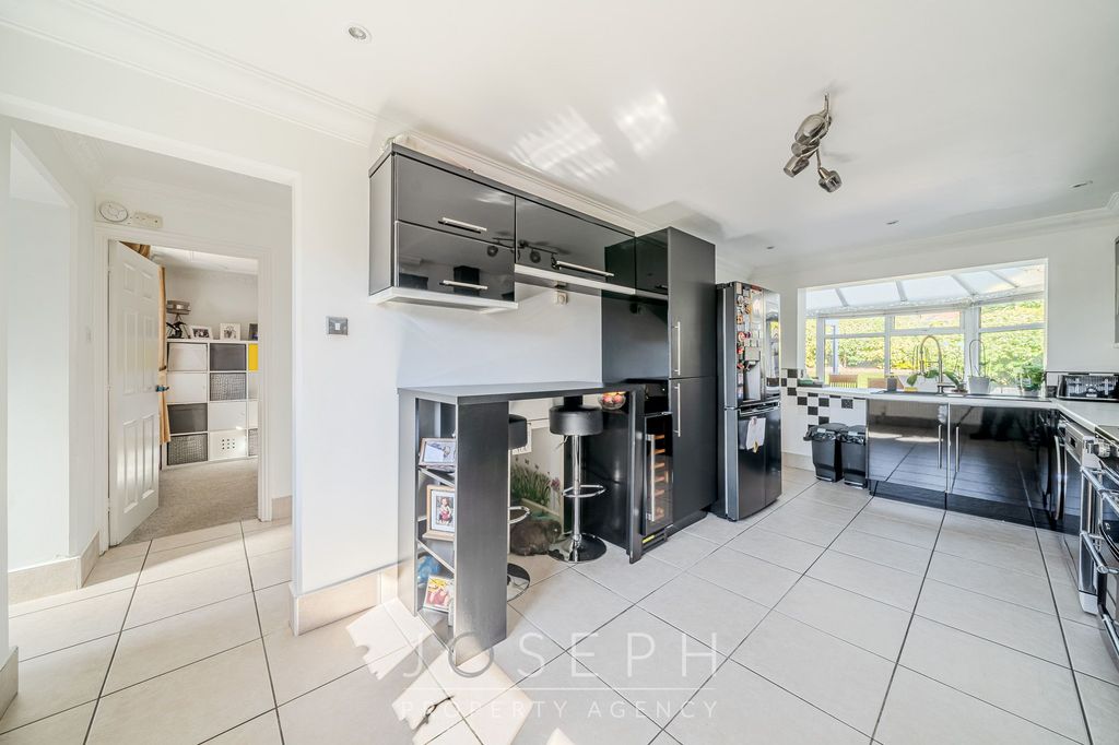 Property photo 3 of 22