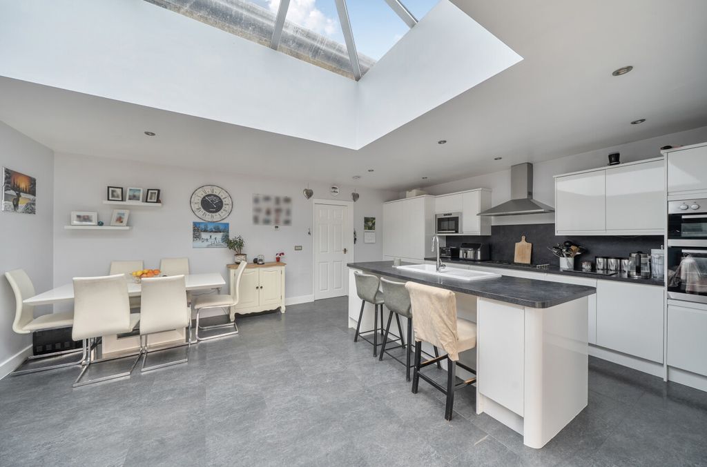 Property photo 3 of 16 1418347-27-69A088...