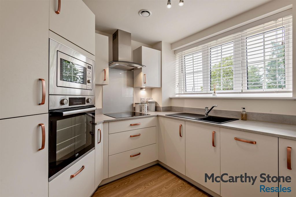 Property photo 3 of 30 8698991-Interior21-800.Jpg