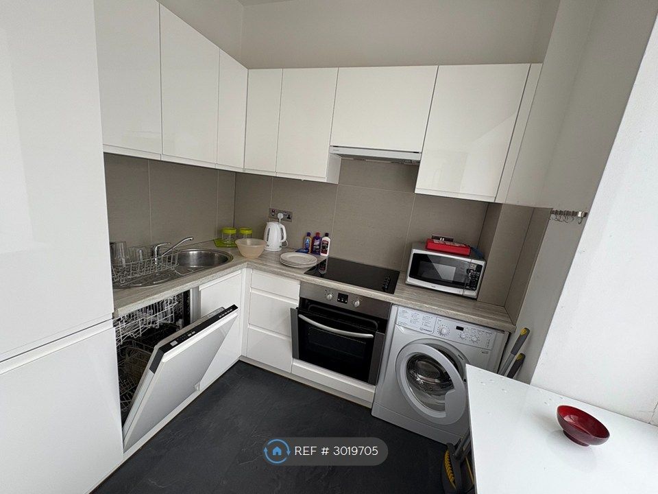Property photo 2 of 10 Kitchen
