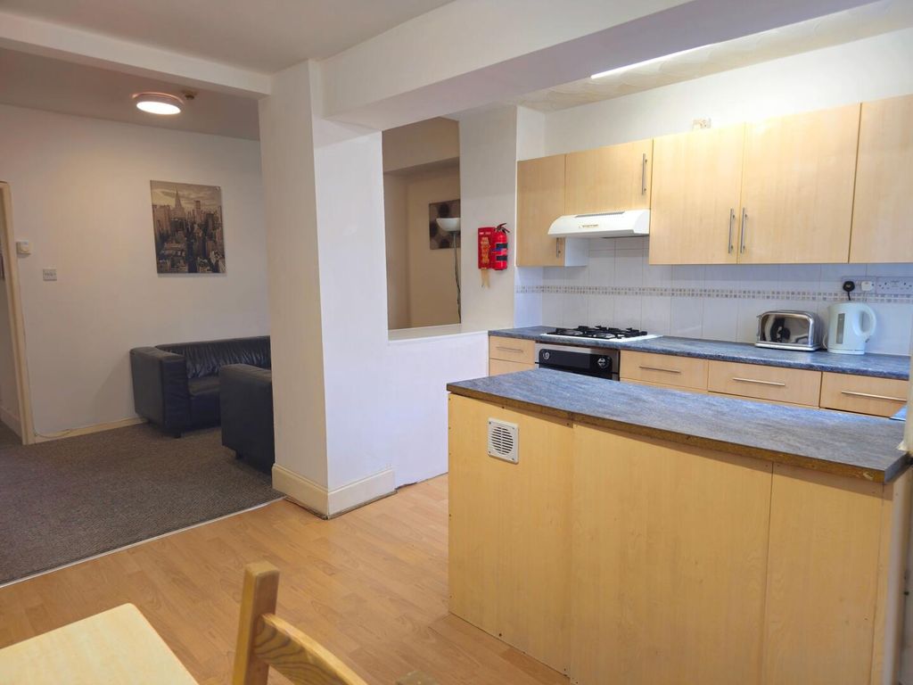 Property photo 3 of 4 Kitchen
