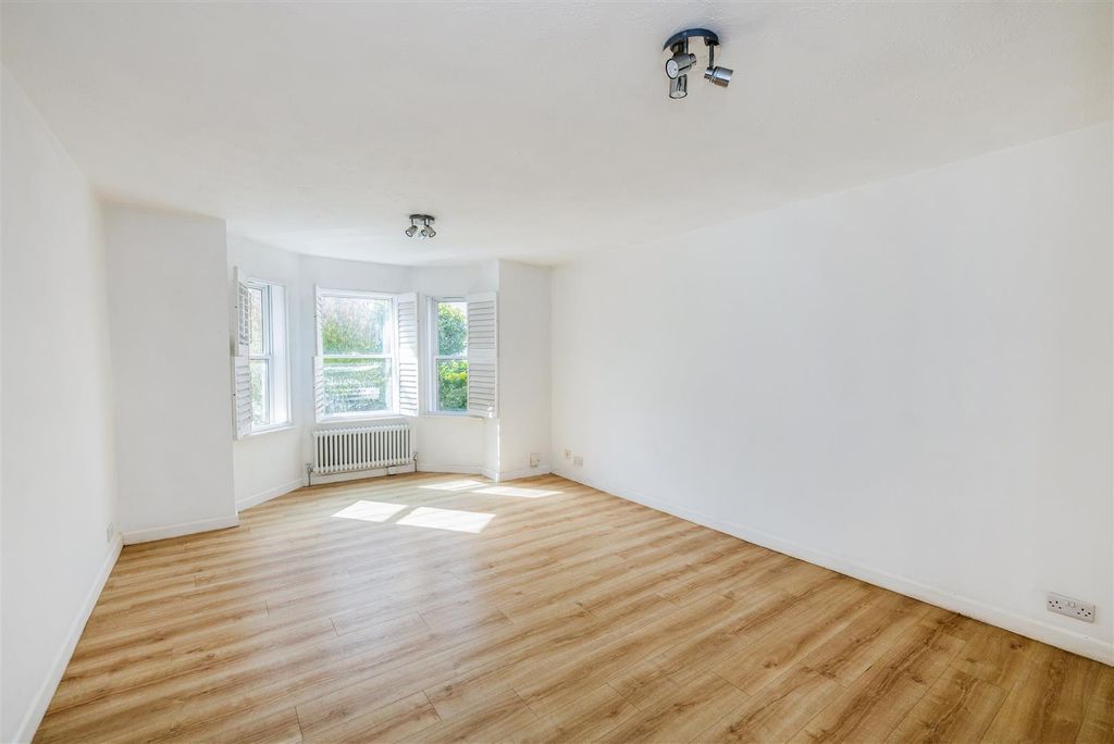 Property photo 2 of 19 Flat 3, Granville Court_6.Jpg
