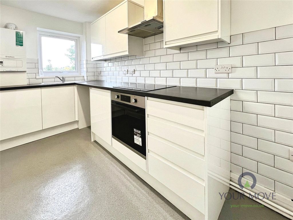 Property photo 2 of 8 Picture No. 15