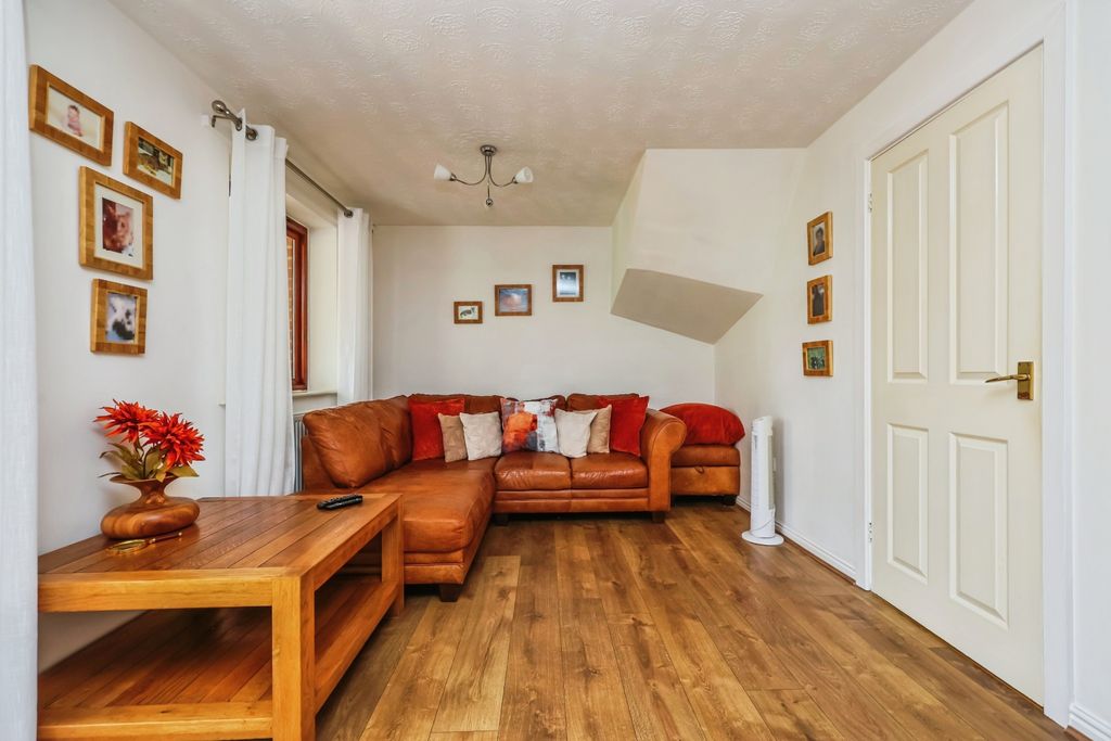Property photo 3 of 15
