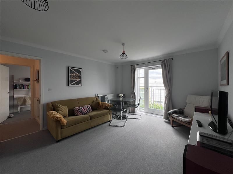 Property photo 3 of 12 E5Ba8c9E-A3Eb-4F71-B633-96d225830E42.Jpg