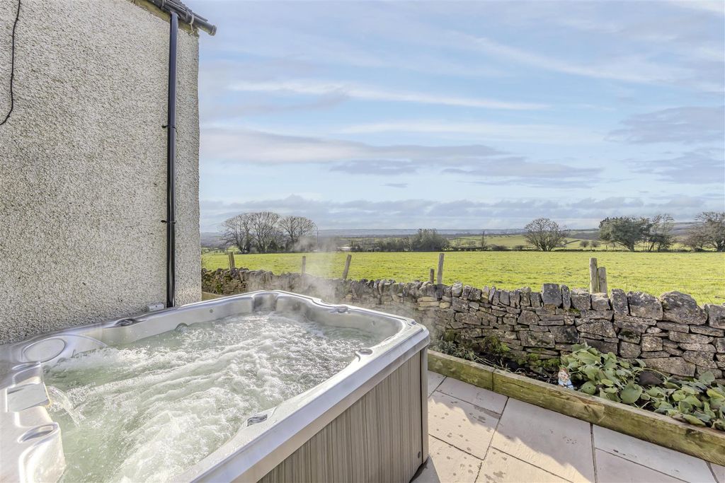 Property photo 2 of 60 Outside