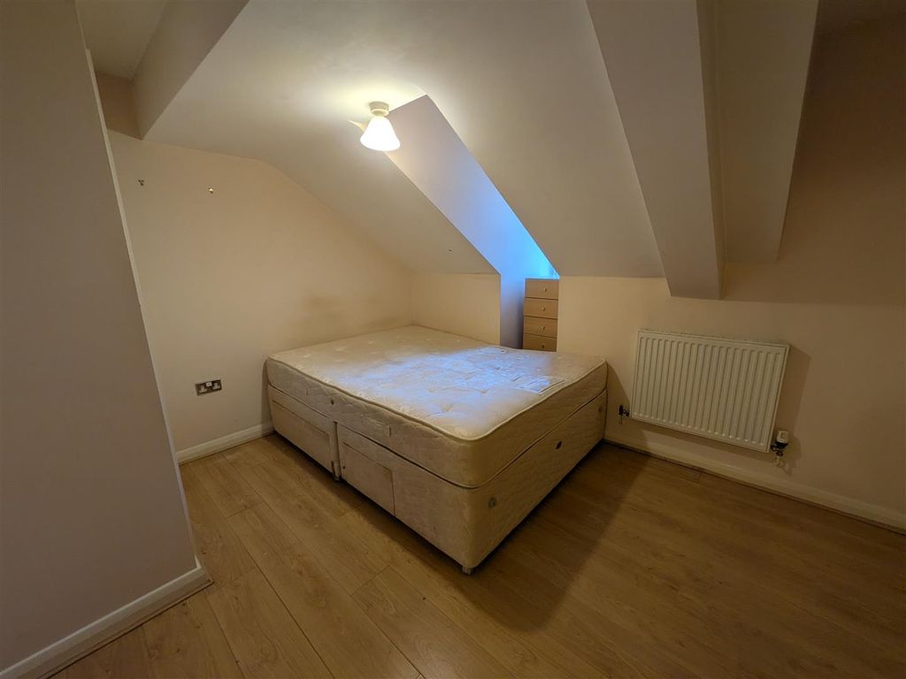 Property photo 3 of 9 Bedroom