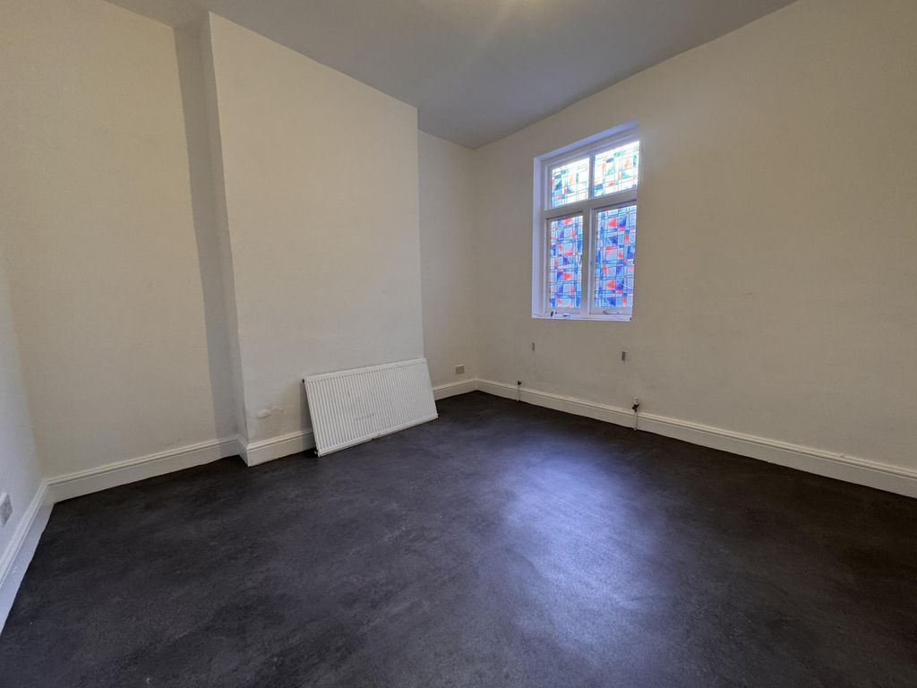 Property photo 3 of 9 Photo 2