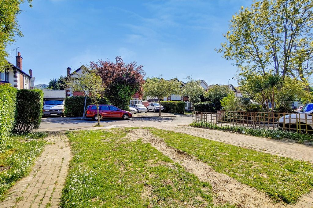 Property photo 2 of 17 Picture No. 23