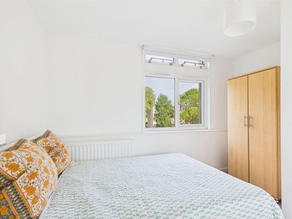 Property photo 3 of 9 Bedroom