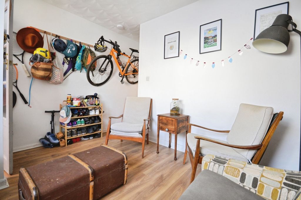 Property photo 3 of 12 Pbox-Img.Jpg