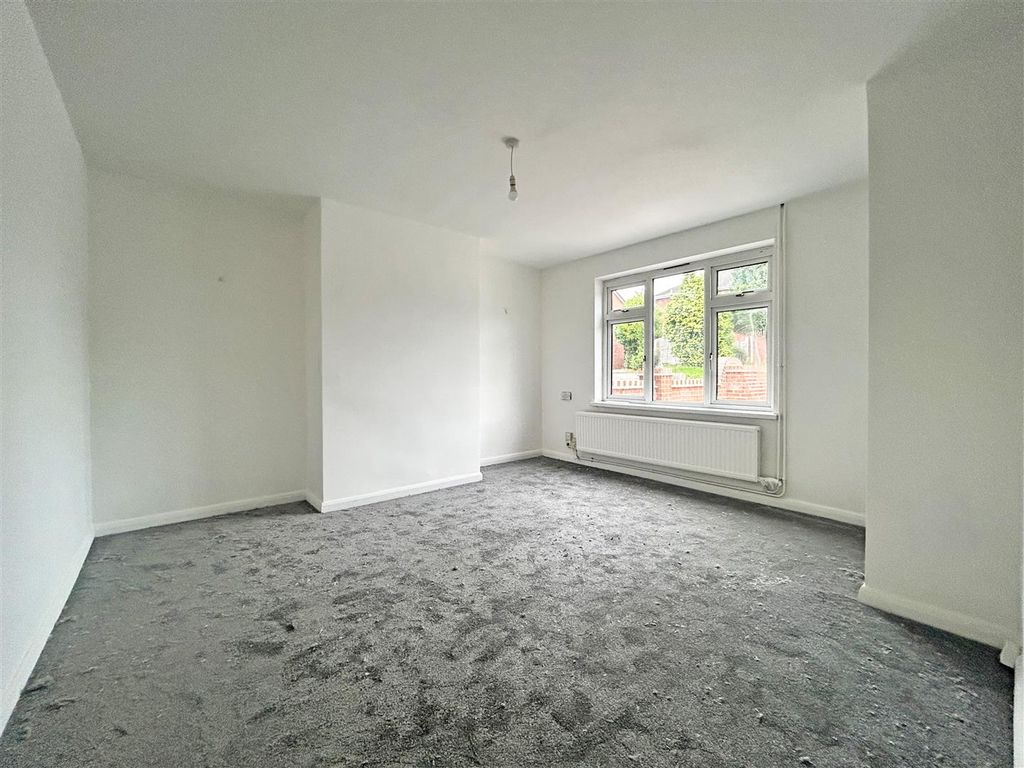 Property photo 2 of 16 Living Room