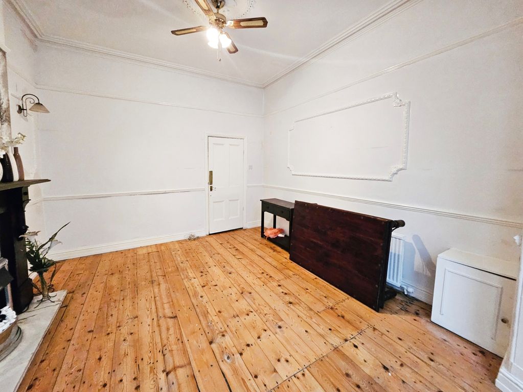 Property photo 3 of 19 Lounge