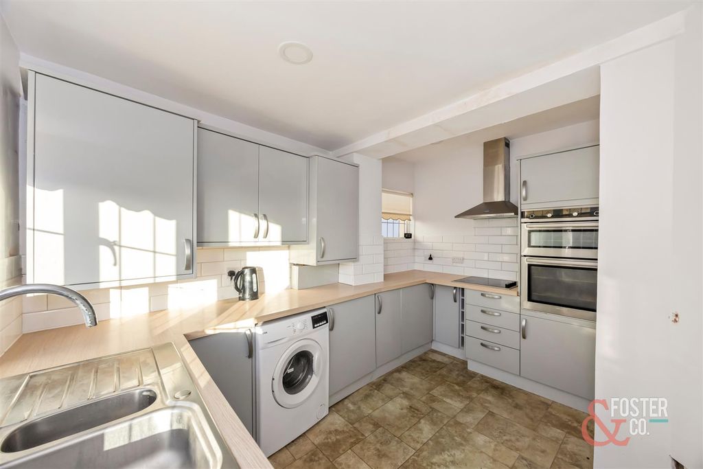 Property photo 3 of 22 Solway Avenue, 1-021.Jpg