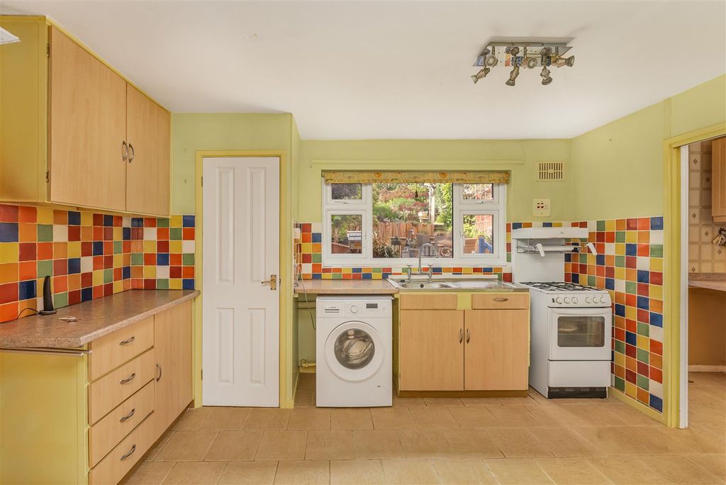 Property photo 2 of 11 7 Hastings Road, Banbury-11.Jpg