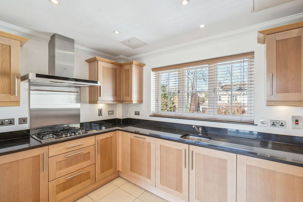 Property photo 3 of 15