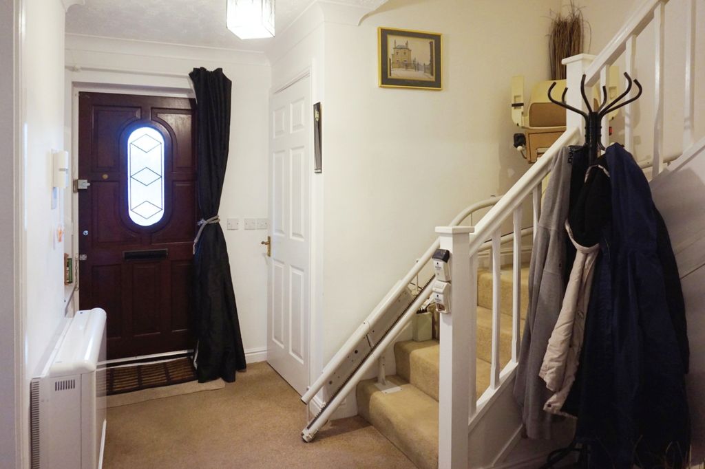 Property photo 2 of 17