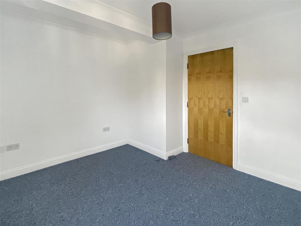 Property photo 2 of 7 Bed 2.Jpg