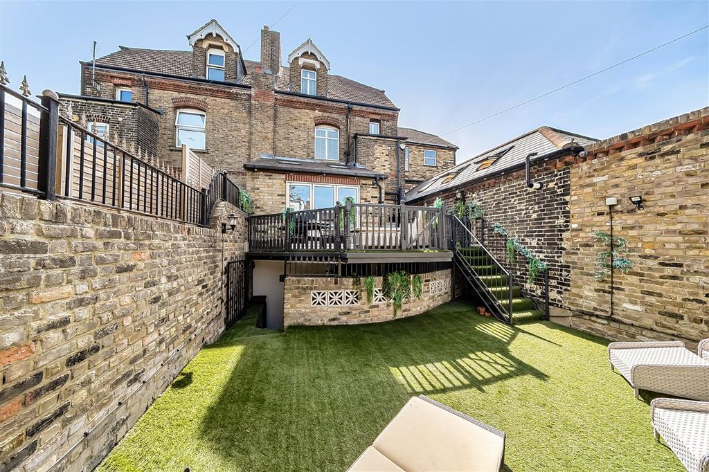 Property photo 2 of 33