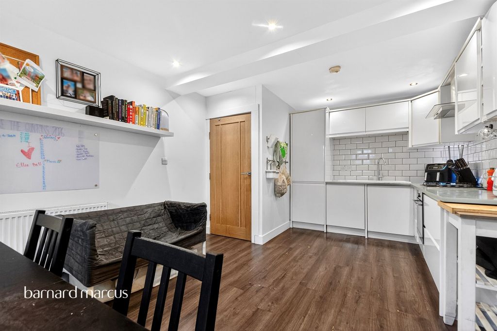 Property photo 3 of 20