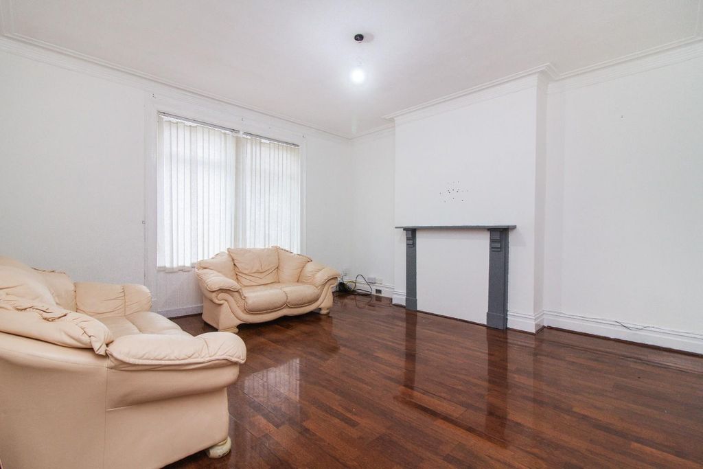 Property photo 2 of 18 Living Room