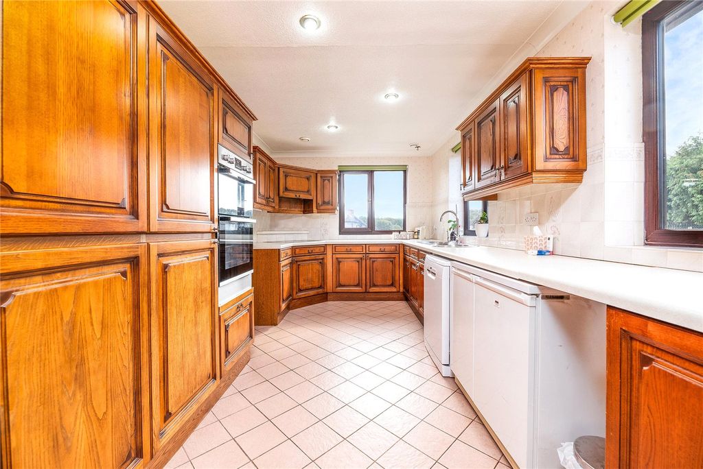 Property photo 2 of 32 Picture No. 27