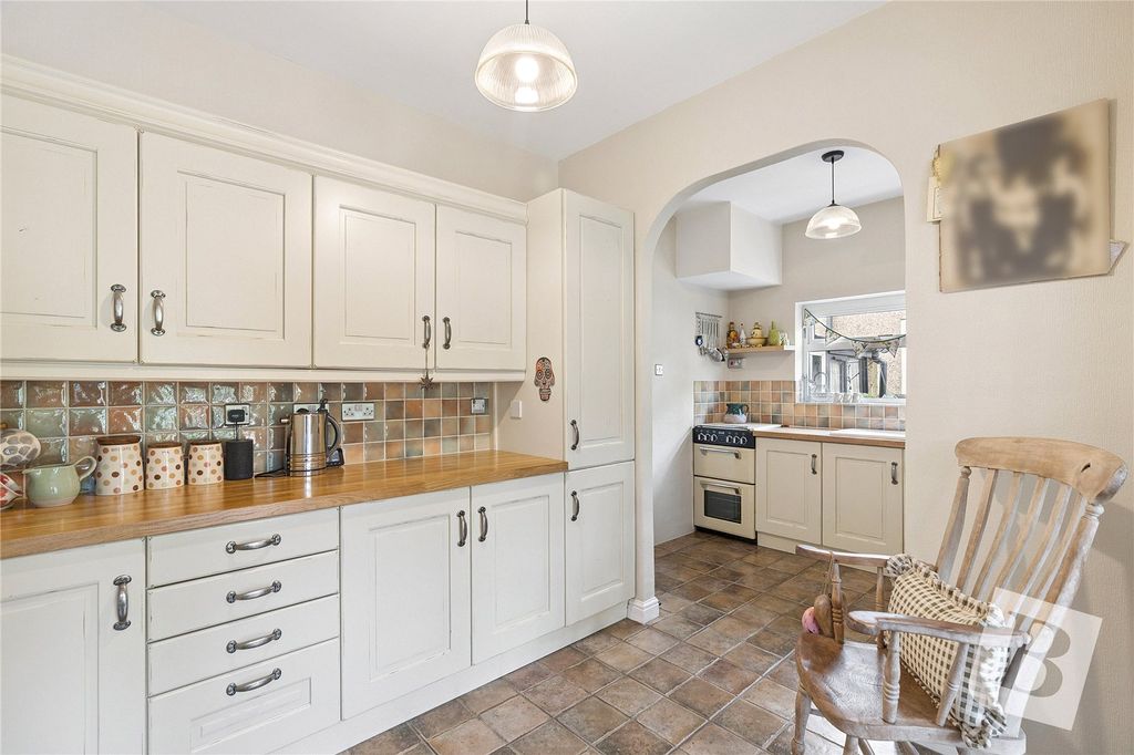 Property photo 3 of 13 Kitchen