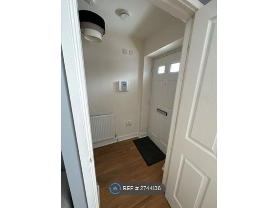 Property photo 2 of 19 Hallway