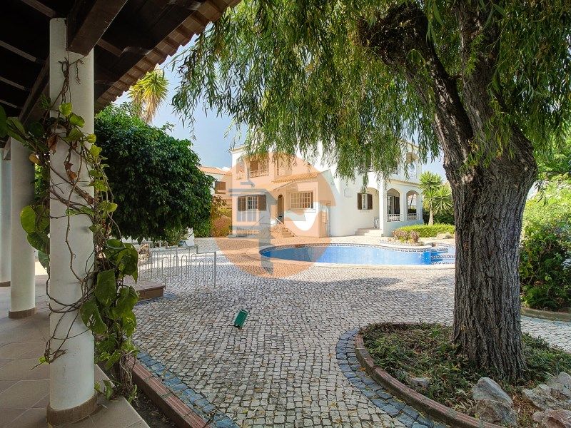 Property photo 2 of 48