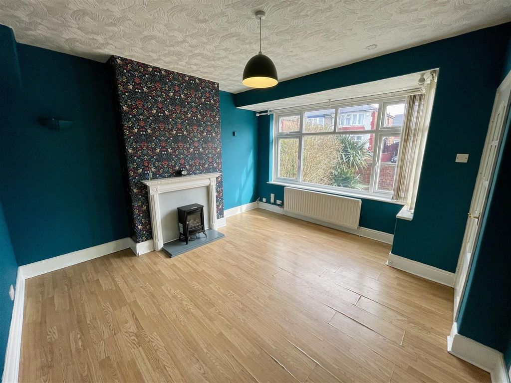 Property photo 2 of 13 Lounge