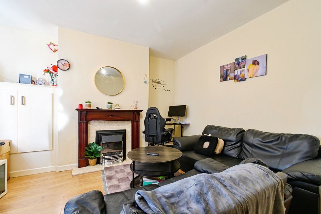 Property photo 3 of 15 Living Room