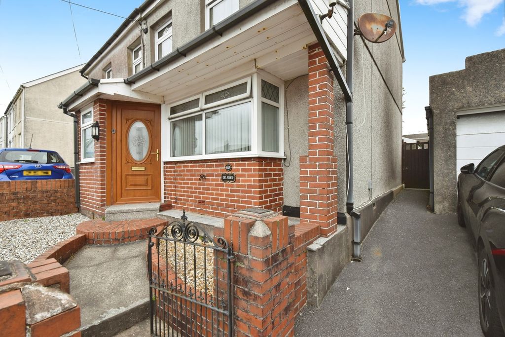 Property photo 2 of 17 Photo