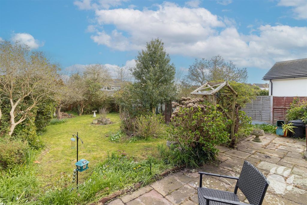 Property photo 2 of 17 Garden