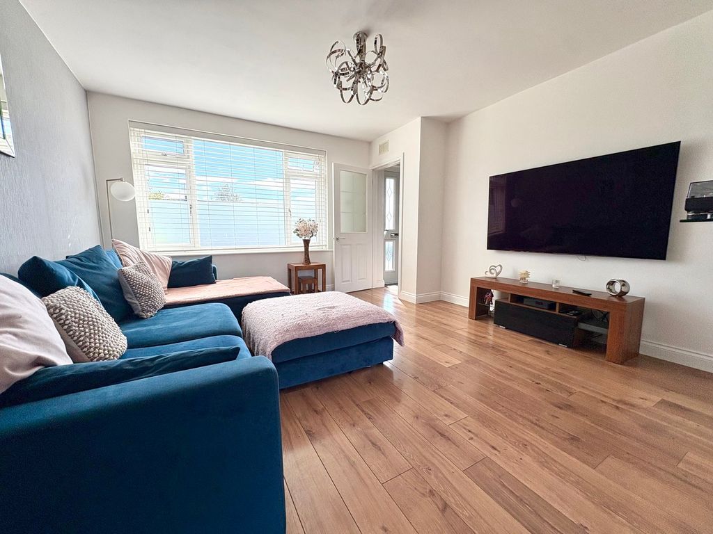 Property photo 3 of 26