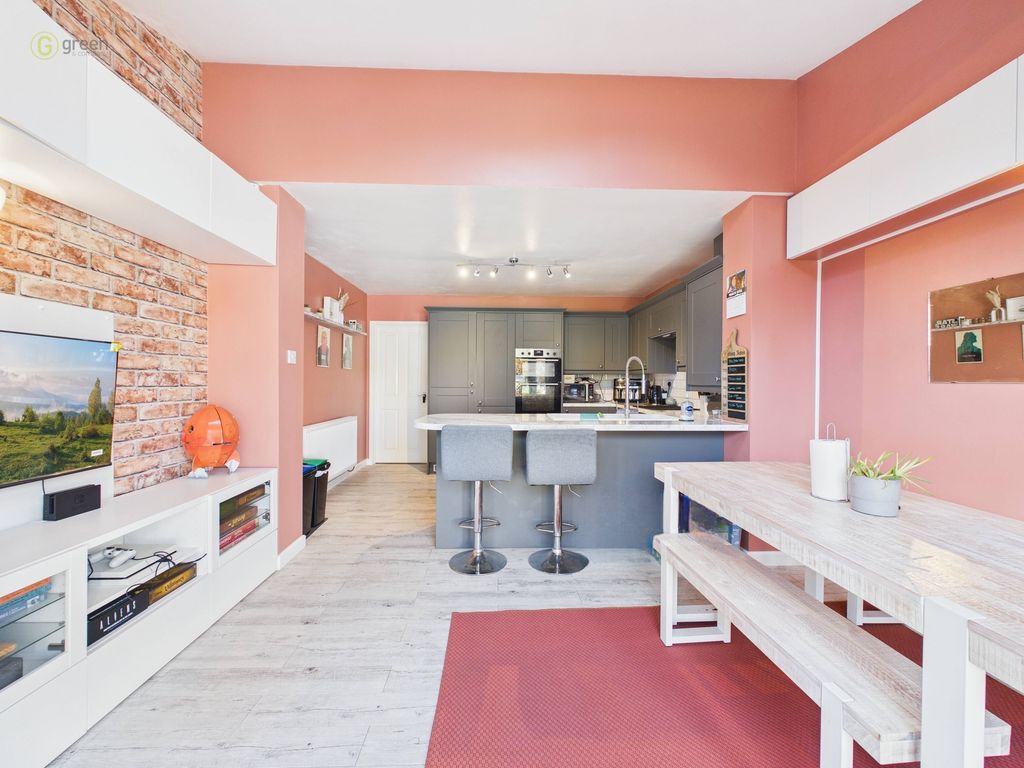 Property photo 3 of 19 Cam04914G0Pr0371Still007