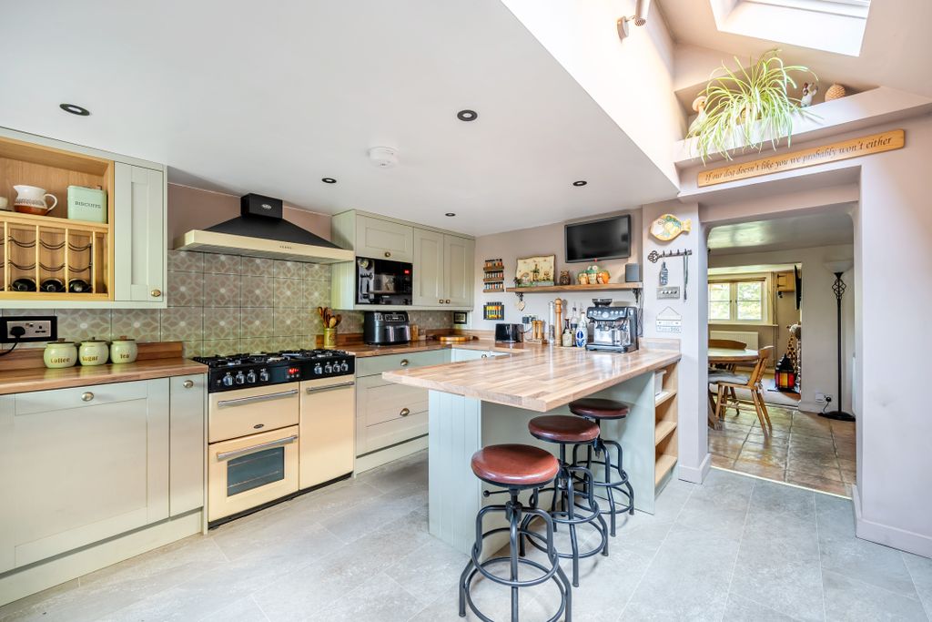 Property photo 2 of 11