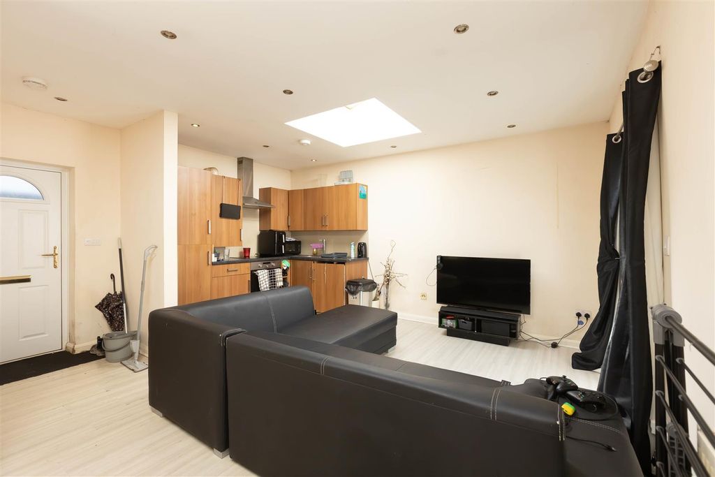 Property photo 2 of 7 Becket Rd_3.Jpg
