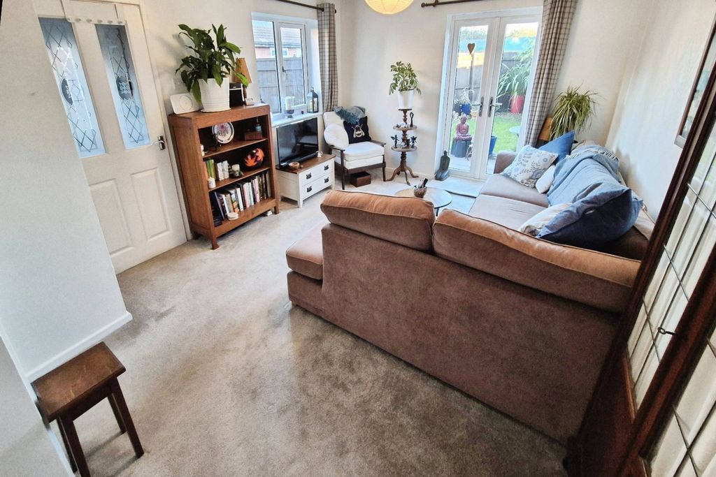 Property photo 3 of 10 Living Room