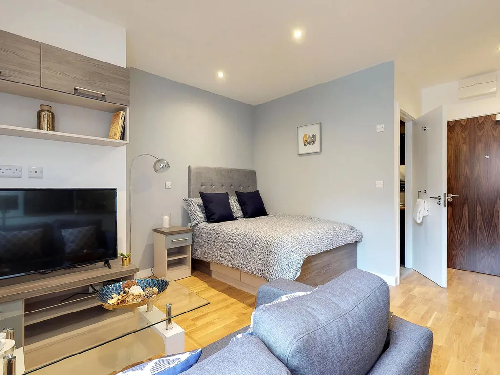 Apartment in Sheffield, City Centre, South Yorkshire - View 3